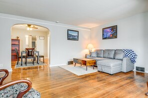 Living Room | Twin Daybed w/ Twin Trundle | Smart TV