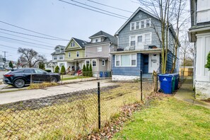 Apartment Exterior | Central Heating | 6 Mi to Downtown