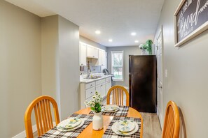 Dining Area | Kitchen