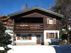Himmel, Fenster, Gebäude, Baum, Schnee, Pflanze, Haus, Hütte, Holz, Steigung