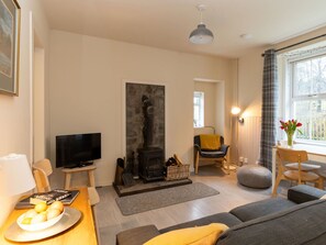 Möbel, Eigentum, Fenster, Komfort, Bilderrahmen, Pflanze, Beleuchtung, Interior Design, Orange, Holz