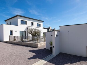 Ciel, Nuage, Fenêtre, Plante, Bâtiment, Maison, Lot Terre, Ombre, Asphalte
