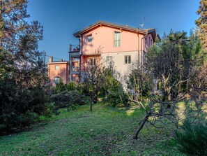 L'Eau, Plante, Ciel, Propriété, Jour, Bâtiment, Piscine, Bleu Azur, Bleu, Arbre