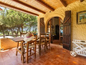 Eigentum, Tabelle, Holz, Interior Design, Schatten, Veranda, Fussboden, Baum, Hütte, Grundeigentum