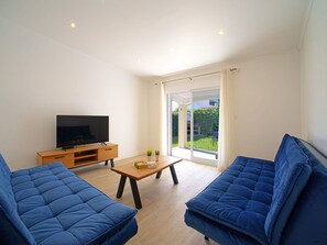 Möbel, Couch, Tabelle, Pflanze, Blau, Gebäude, Komfort, Azurblau, Holz, Wohnzimmer