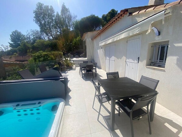 Sky, Water, Property, Building, Window, Plant, Table, Swimming Pool, Tree, House