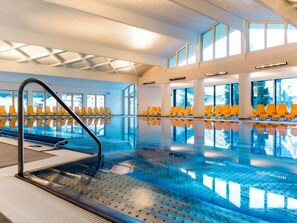 Water, Swimming Pool, Building, Floor, Leisure, Flooring, Real Estate, Ceiling, Glass, Window