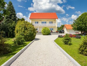 Cloud, Plant, Sky, Building, Road Surface, Tree, House, Land Lot, Asphalt, Residential Area