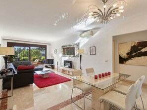 Möbel, Eigentum, Pflanze, Komfort, Textil, Holz, Interior Design, Cabinetry, Zimmerpflanze, Flooring