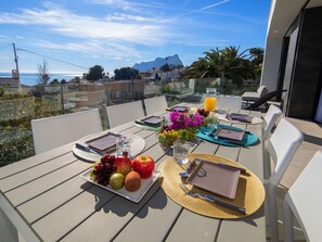 Meubles, Propriété, Plante, Confort, Textile, Bois, Design Intérieur, Cabinetry, Plante D'Appartement, Sol