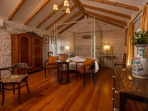 Möbel, Eigentum, Pflanze, Komfort, Textil, Holz, Interior Design, Cabinetry, Zimmerpflanze, Flooring