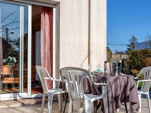 Bâtiment, Jour, Propriété, Ciel, L'Eau, Plante, Fenêtre, Piscine, Arbre, Design Urbain