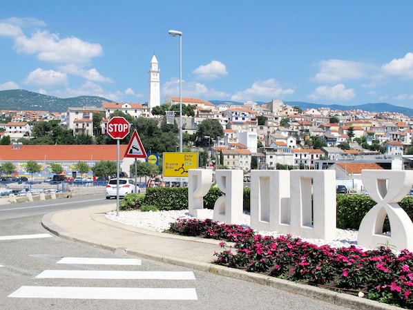 Bâtiment, Jour, Propriété, Ciel, L'Eau, Plante, Fenêtre, Piscine, Arbre, Design Urbain