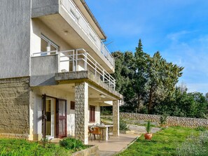Plante, Ciel, Bâtiment, Nuage, Maison, Arbre, Design Urbain, Ombre, Zone Résidentielle, Chalet