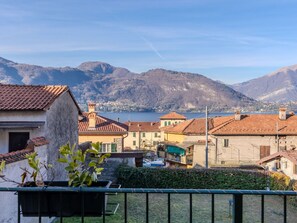 Building, Daytime, Property, Sky, Water, Plant, Window, Swimming Pool, Tree, Urban Design