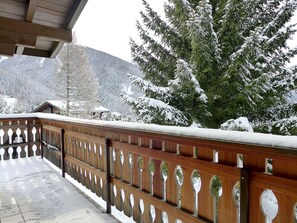 Snow, Wood, Fence, Tree, Sky, Building, Freezing, Biome, House, Porch