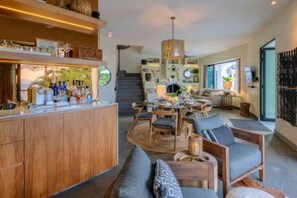 Dining: Snack bar