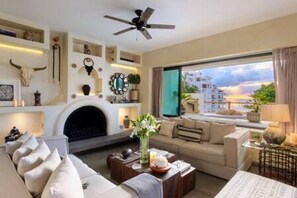 Rooms: Living area