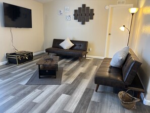 Enjoy & relax at spacious Livingroom with 55" ROKU TV 