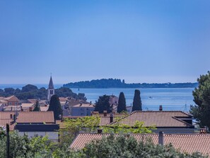 Ciel, L'Eau, Bâtiment, Bleu Azur, Arbre, Horizon, Ville, Paysage, Toit, Cityscape