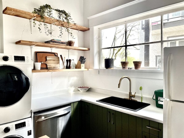 Updated rustic vibes kitchen with new dishwasher, washer and dryer and gas stove available for guests. Plenty of pots and pans, Nespresso machine, french press and regular coffee machine.