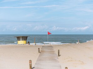 Blue, Body Of Water, Beach, Natural Environment, Horizon, Sea, Coast, Summer, Coastal And Oceanic Landforms, Sand