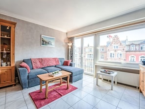 Apartment, Human Settlement, Condominium, Hotel, Balcony