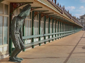 Sky, Cloud, Sculpture, Building, Wood, Art, Statue, Leisure, Facade