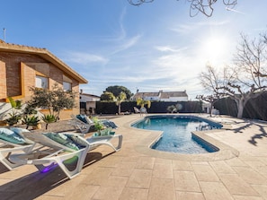 Cloud, Sky, Water, Plant, Building, Azure, House, Swimming Pool, Tree, Outdoor Furniture