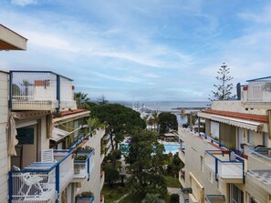 Cloud, Sky, Daytime, Building, Window, Tree, Urban Design, Residential Area, City, Real Estate