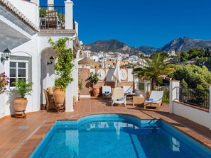 Plant, Water, Sky, Property, Building, Azure, Swimming Pool, Blue, Flowerpot, Leisure