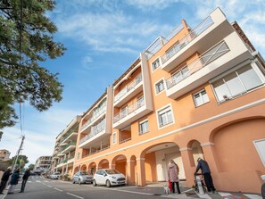 Plante, Bâtiment, Ciel, Fenêtre, Arbre, Maison, Lot Terre, Quartier, Design Urbain, Zone Résidentielle