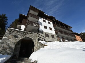 Plante, Bâtiment, Ciel, Fenêtre, Arbre, Maison, Lot Terre, Quartier, Design Urbain, Zone Résidentielle