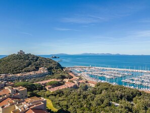 Cloud, Sky, Water, Daytime, Azure, Blue, Tree, Vegetation, Coastal And Oceanic Landforms, Mountain