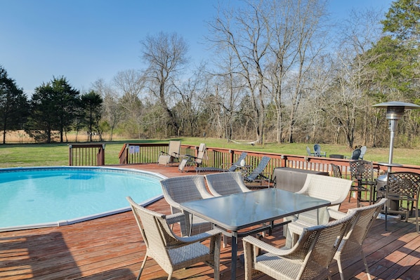 Lebanon Vacation Rental | 3BR | 2BA | 2,100 Sq Ft | 7 Steps Required