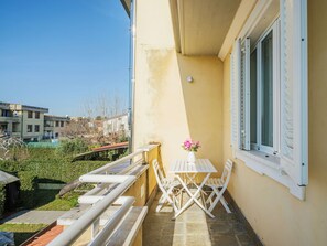 Gebäude, Pflanze, Fenster, Himmel, Holz, Interior Design, Haus, Blume, Blumentopf, Materialeigenschaft