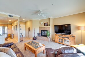 Living Room | Fireplace | Smart TV | Free WiFi