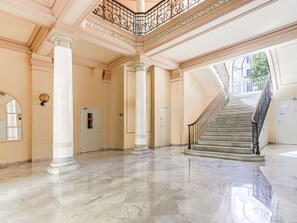 Salle, Bois, Sol, Design Intérieur, Sol, Porte, Plafond, Art, Bâtiment