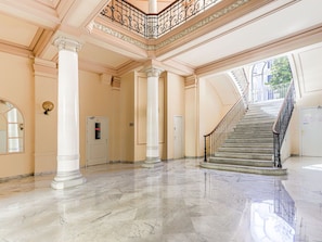 Salle, Bois, Sol, Design Intérieur, Sol, Porte, Plafond, Art, Bâtiment