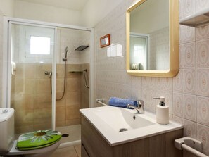 Mirror, Tap, Plumbing Fixture, Sink, Property, Bathroom Sink, Bathroom, Bathroom Cabinet, Purple