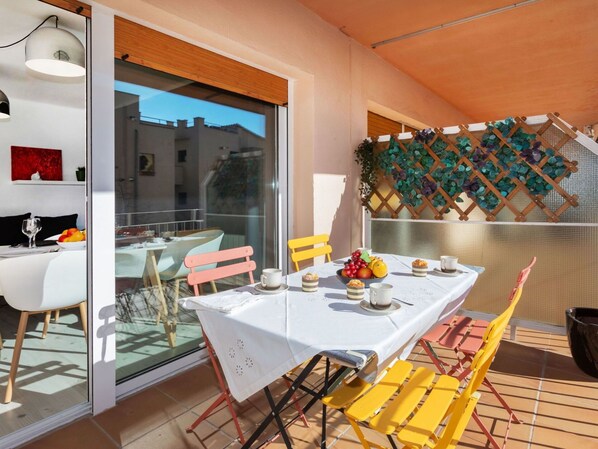Table, Furniture, Property, Chair, Building, Orange, Interior Design, House, Flooring, Floor