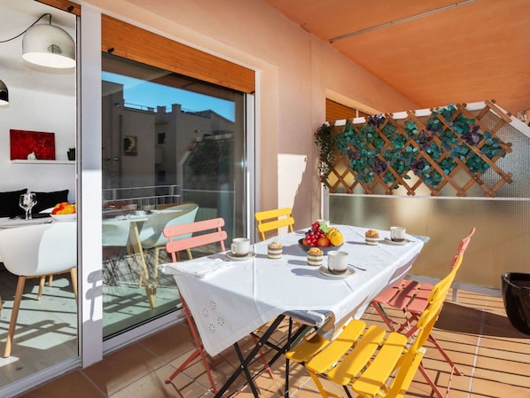 Table, Furniture, Property, Chair, Building, Orange, Interior Design, House, Flooring, Floor