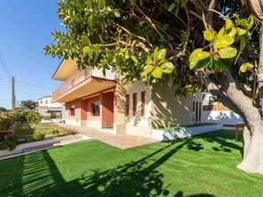 Plant, Building, Property, Tree, Sky, Grass, Neighbourhood, Shade, House, Woody Plant