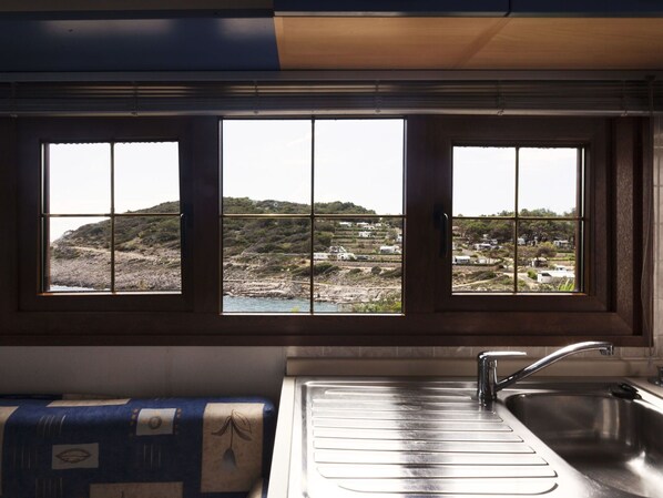 Window, Property, Shade, Interior Design, Lighting, Wood, Architecture, Sink, Rectangle