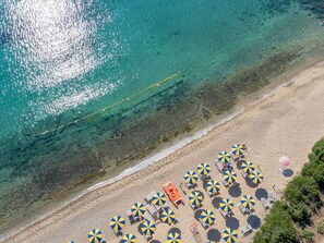 Water, Ecoregion, Azure, Beach, Body Of Water, Coastal And Oceanic Landforms, Tree, Summer