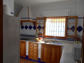 Balcony / Terrace / Patio, Bathroom, Bedroom, Building Exterior, Dining Room, Garden, Kitchen