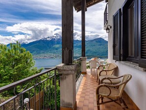 Ciel, Nuage, L'Eau, Jour, Propriété, Bâtiment, Porche, Plante, Bois, Montagne