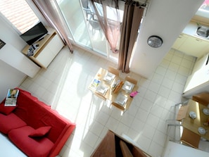 Couch, Gebäude, Holz, Tabelle, Fussboden, Flooring, Materialeigenschaft, Studio Couch, Stuhl, Wohnzimmer