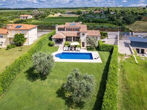 Plante, Ciel, Bâtiment, Arbre, Lot Terre, Design Urbain, Végétation, Biome, Herbe, Nuage