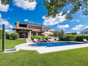 Nuage, Ciel, Plante, Bâtiment, Propriété, Bleu Azur, Arbre, Fenêtre, Lot Terre, Design Urbain
